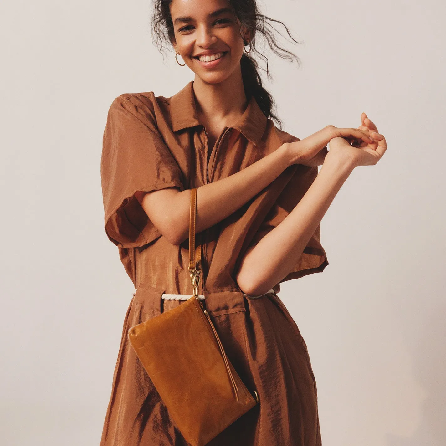 Darcy Crossbody In Polished Leather - Truffle