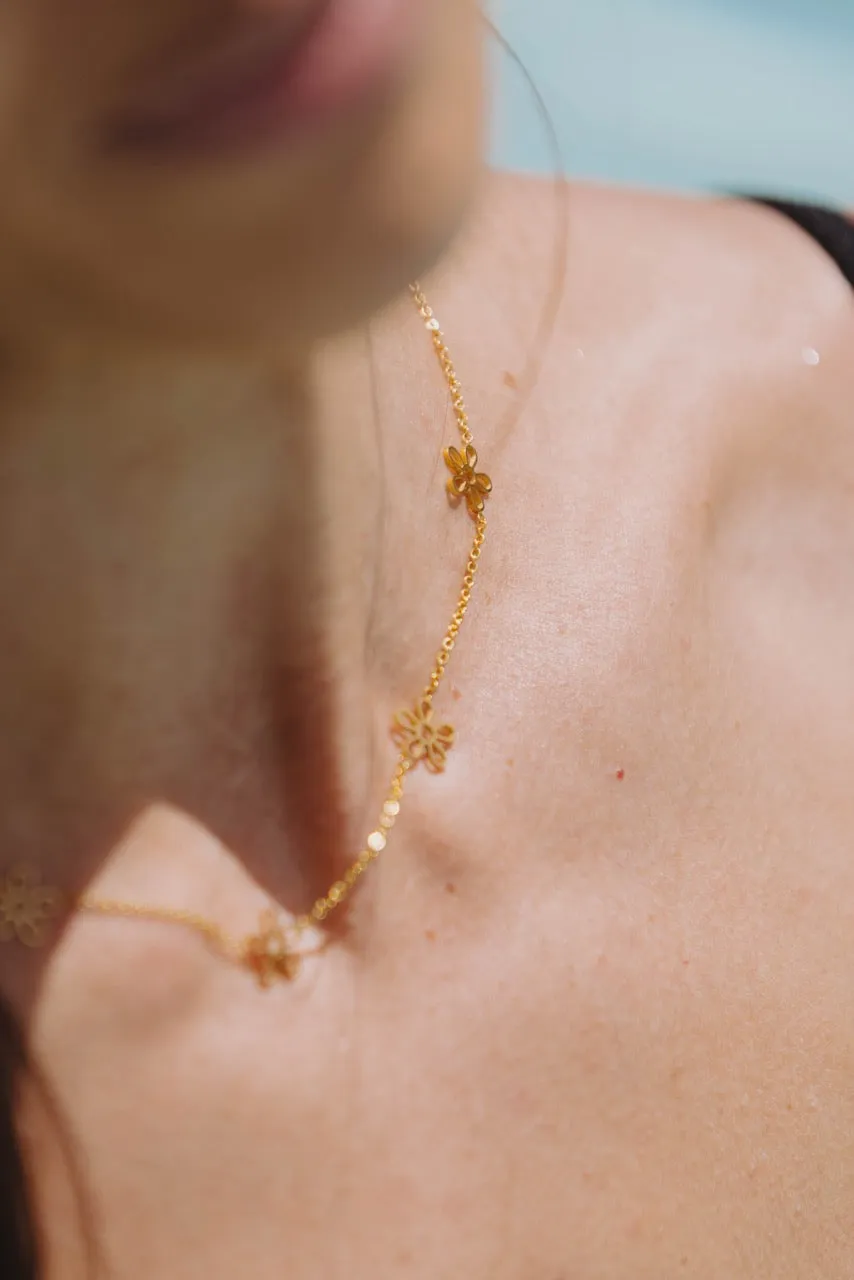 Gold 5 Daisy Necklace
