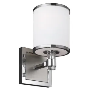 Sleek Hamptons Style Wall Light